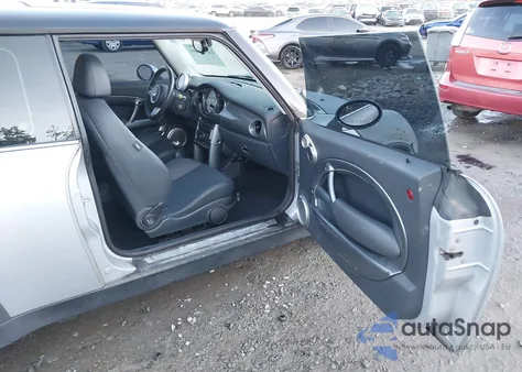 2006 Mini Cooper из США, поврежденный, VIN WMWRC33516TK94083